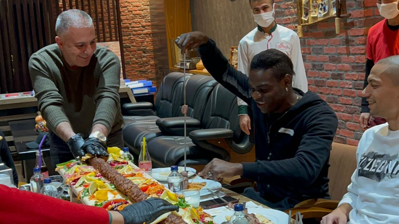 Balotelli gücünü boru kebabından alıyor