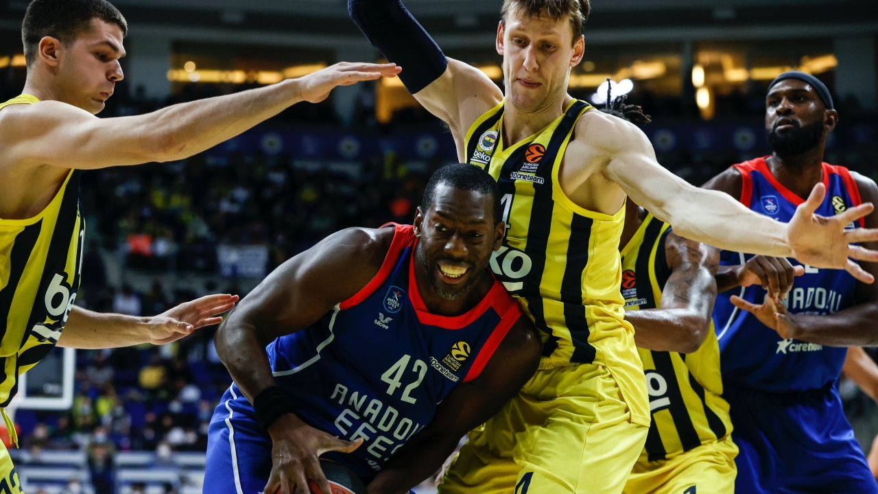 THY Euroleague'de Türk derbisi Anadolu Efes'in... Lacivert-Beyazlılar Fenerbahçe Beko'yu mağlup etti