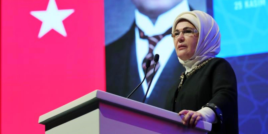 Emine Erdoğan: Kadına yönelik şiddetin kökünü kurutmak, hepimizin el birliğiyle yürüteceği çalışmalara bağlıdır!