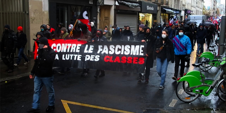Fransa’nın başkenti Paris’te faşizm ve İslamofobi karşıtı gösteri!