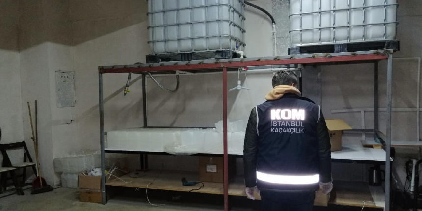Yılbaşında herkesi zehirleyeceklerdi! 4 ton sahte alkol ele geçirildi