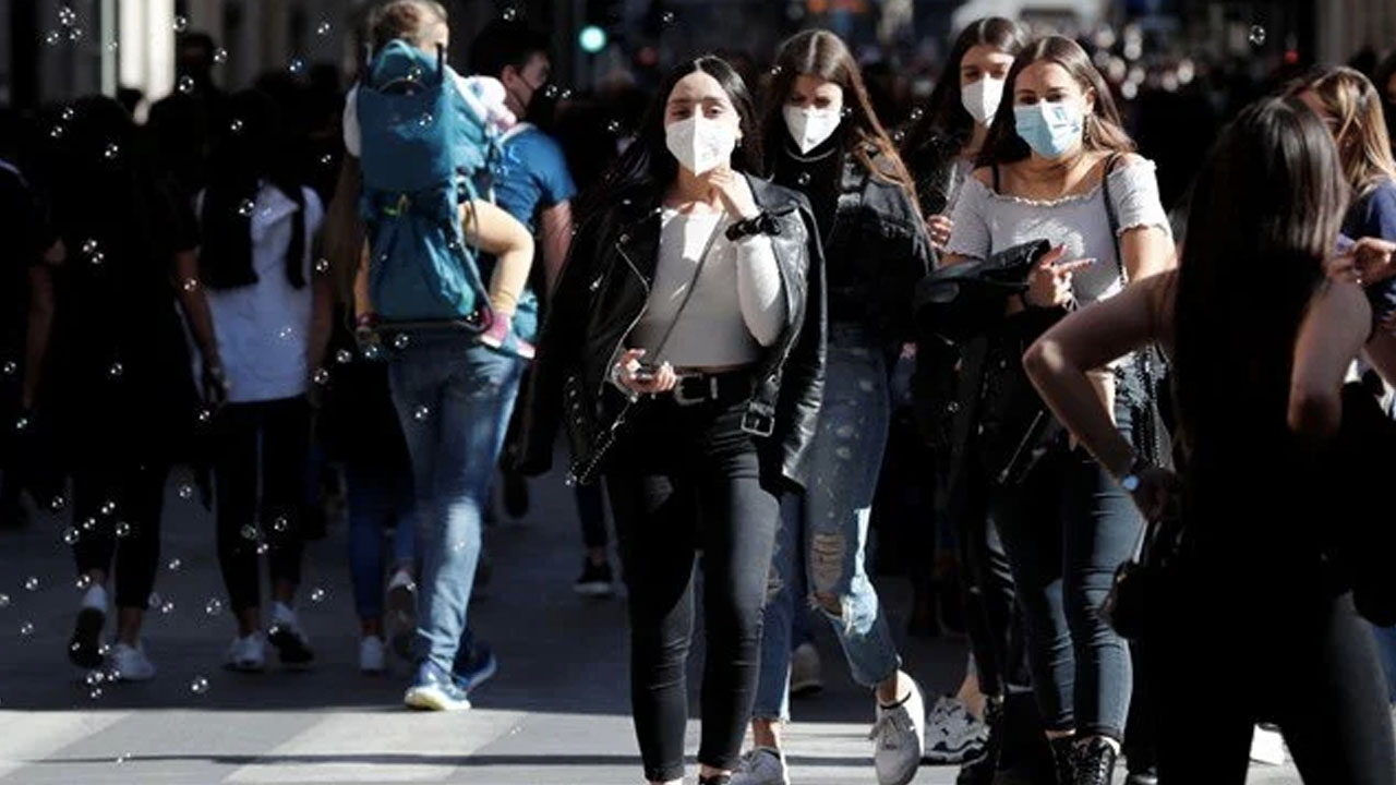 Koronavirüsteki yeni kabus Omicron varyantı bir ülkede daha çıktı