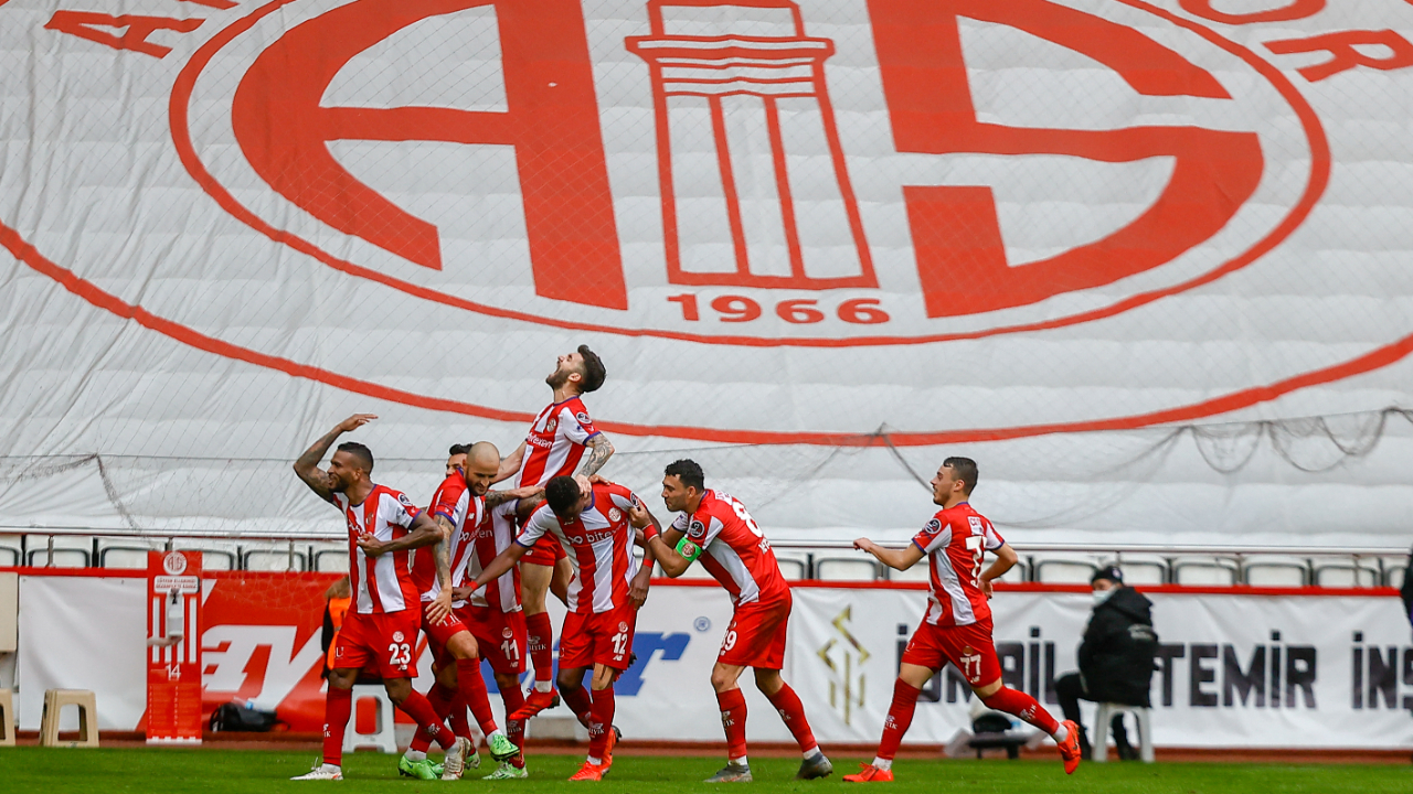 Akdeniz derbisinde Antalyaspor kazandı... Maçın adamı Bünyamin Balcı...
