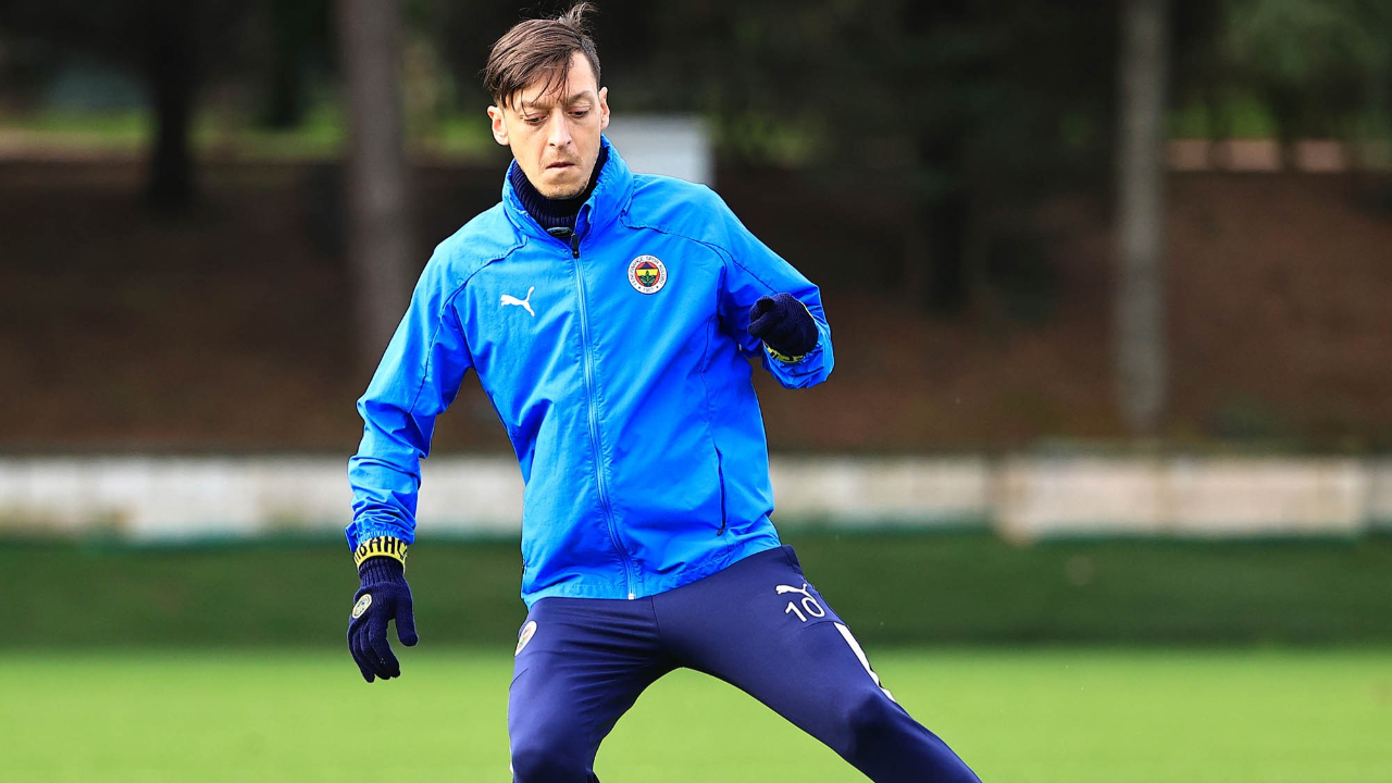 Fenerbahçe'de Göztepe hazırlıkları devam ediyor... Mesut Özil'den iyi haber