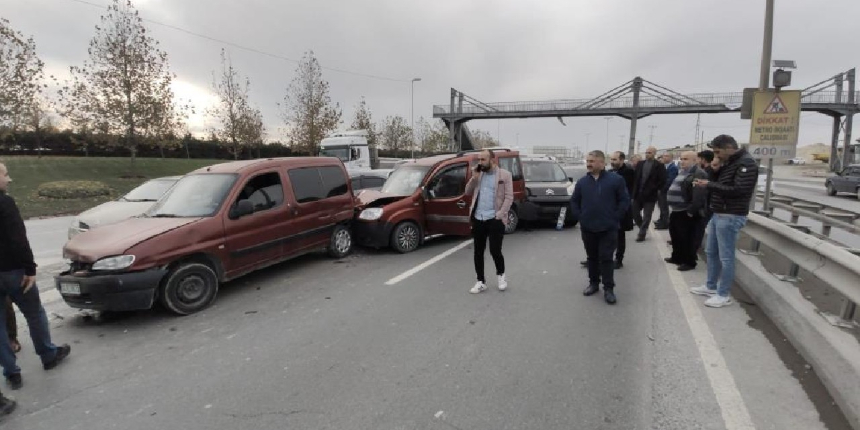 Sultangazi'de kararsız sürücü, zincirleme trafik kazasına neden oldu