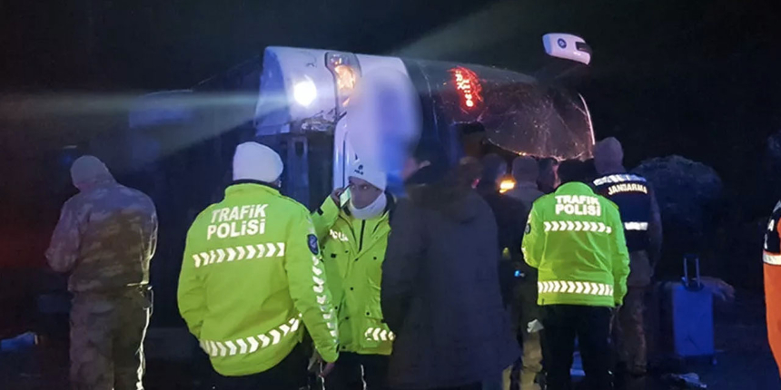 Erzincan'da korkunç kaza! Çok sayıda yaralı var