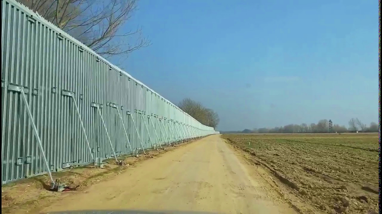 Rum kesiminden KKTC sınırına 'elektrikli' demir parmaklık!