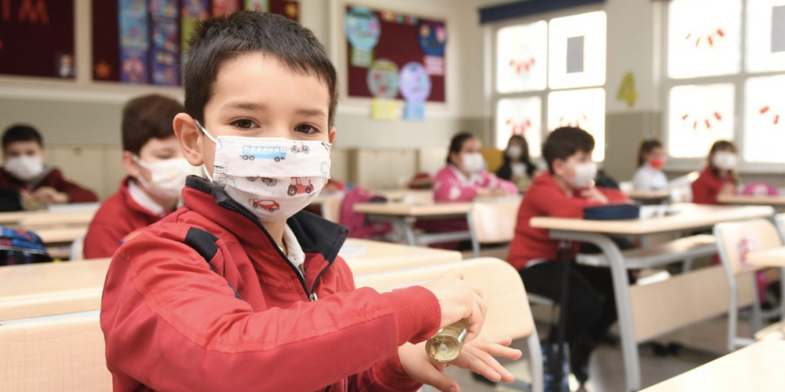 Havalar soğudu, çocuklarda gribal enfeksiyon arttı: "Okullarda mutlaka maske takılmalı"