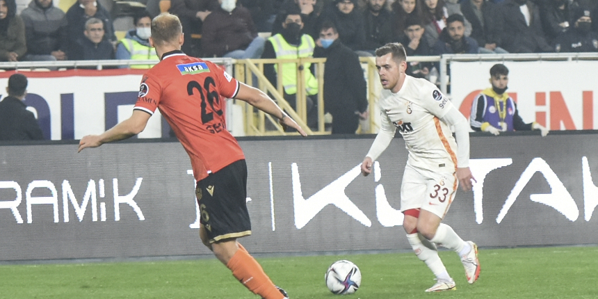 Galatasaray, Yeni Malatyaspor deplasmanında da kayıp... Sarı-Kırmızılılar zirvenin 14 puan gerisinde
