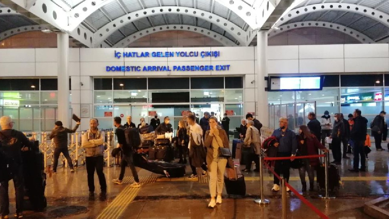 İstanbul’dan kalkan uçak Antalya’ya 6 saatte inebildi