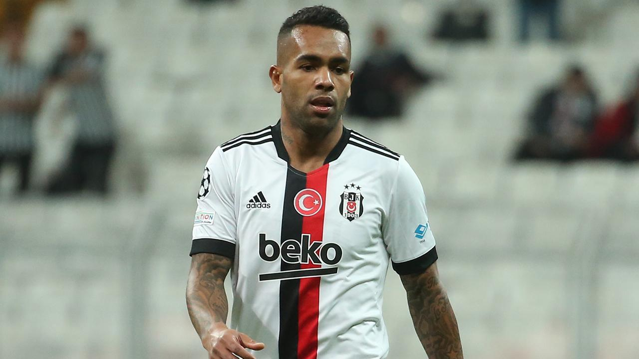 Beşiktaş'ın Brezilyalı yıldız Alex Teixeira yine sakatlandı, bu kez en az 1 ay yok...