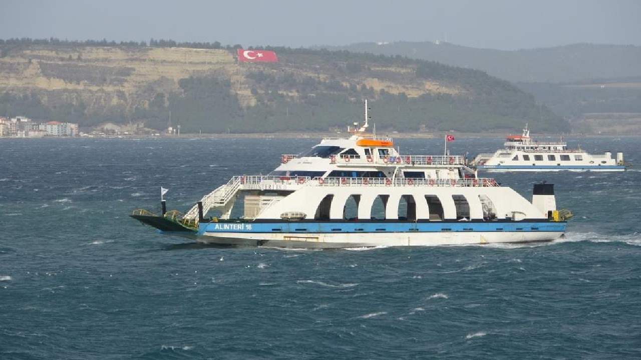 Feribot seferlerine fırtına engeli! Hepsi iptal edildi