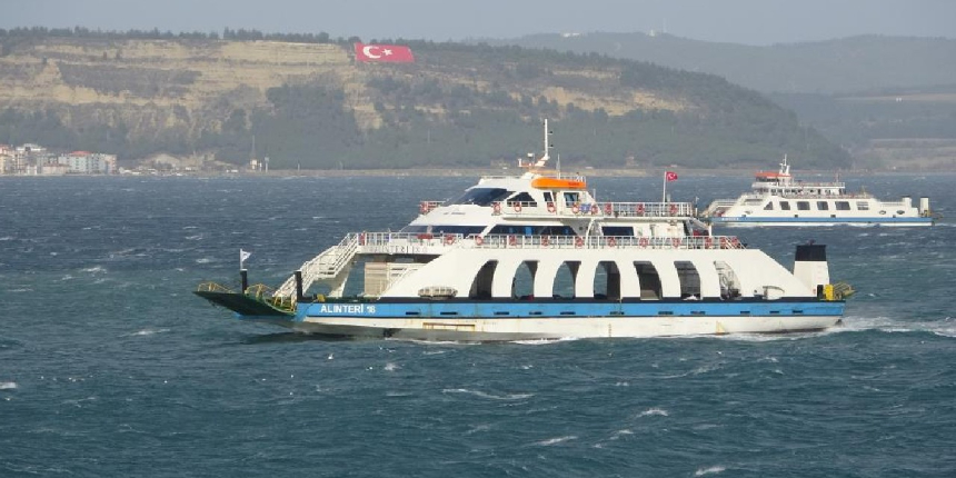 Feribot seferlerine fırtına engeli! Hepsi iptal edildi