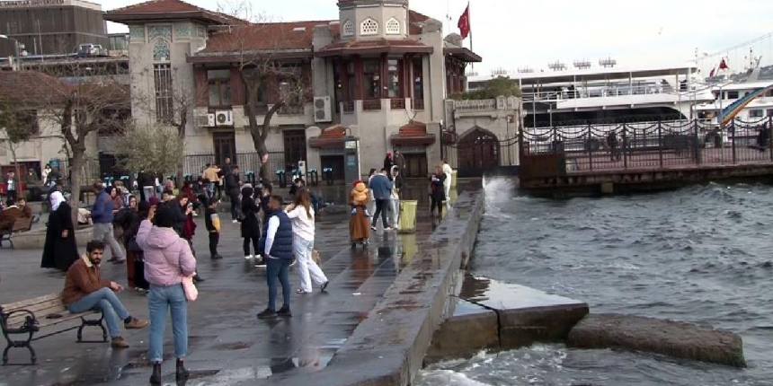 Meteoroloji uyarmıştı! İstanbul’da lodos etkili oluyor!