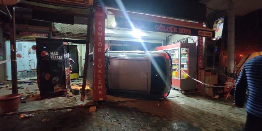 Direksiyon hakimiyetini kaybedince markete daldı: 2 yaralı