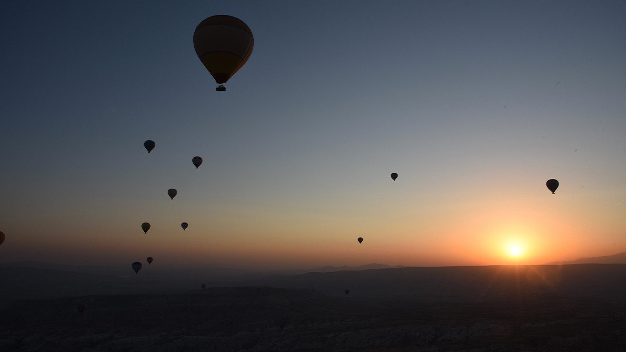 Kapadokya'da balon uçuşlarına fırtına engeli
