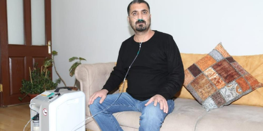 Hastaneden oksijen cihazı ile taburcu oldu: Aşı olmadığım için pişmanım!