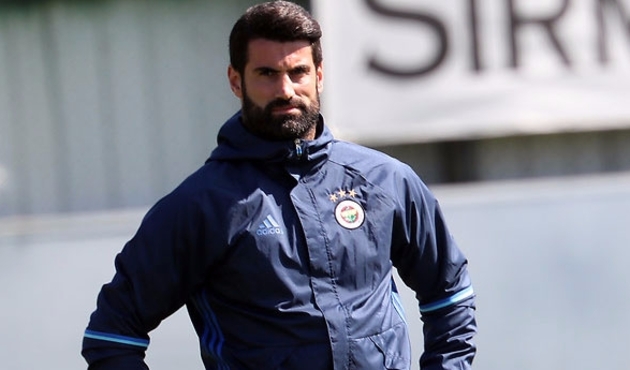 Volkan Demirel'e küfür etti, yumruğu yedi! Yıldız futbolcu hastanelik oldu...