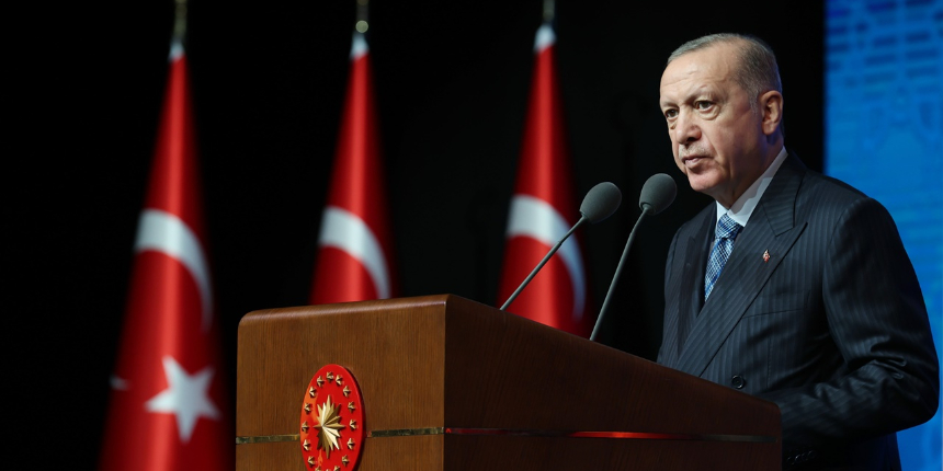 Erdoğan duyurdu: Sözleşmeli öğretmen ile kadrolu öğretmen ayrımını ortadan kaldırıyoruz