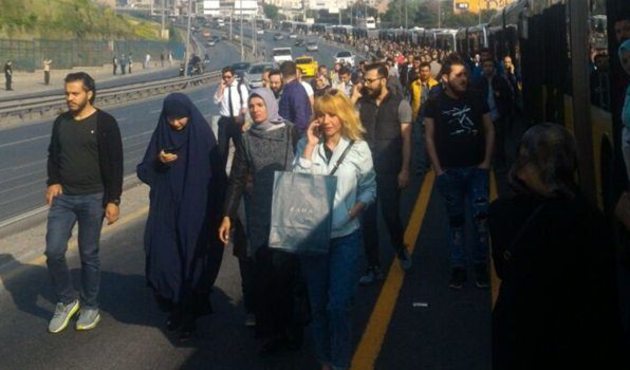 İstanbullular'a metrobüs şoku! / VİDEO