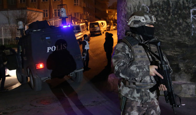 İstanbul'da şafak operasyonu: 20 adrese baskın!