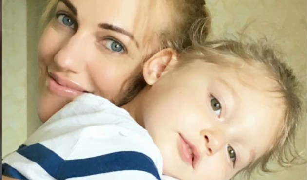 Meryem Uzerli ve kızından dans şov!