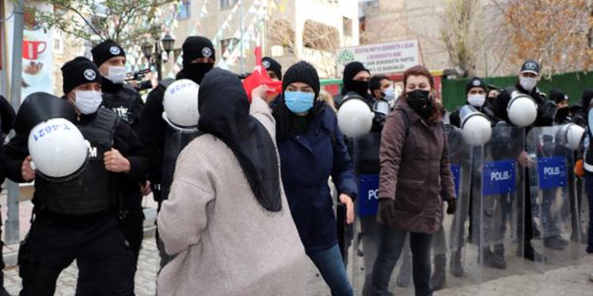 HDP, 'Kandil'i çökerteceğiz' sloganlarını müzik sesiyle kapatmaya çalıştı!