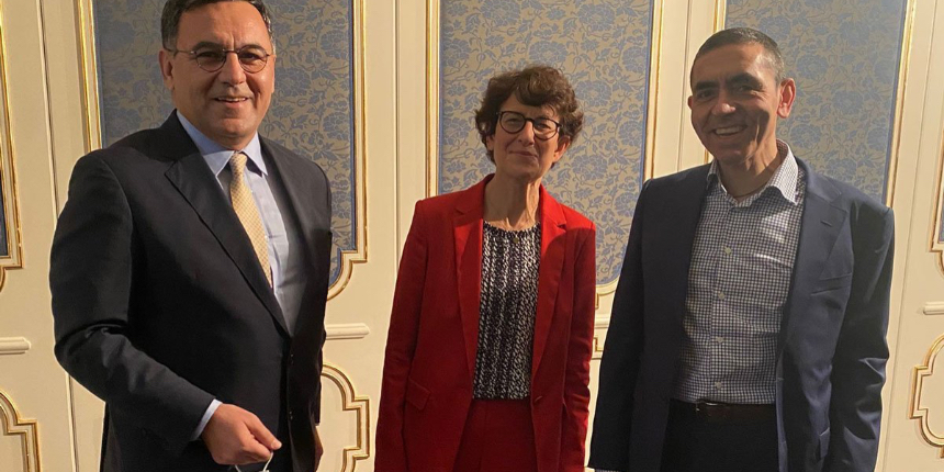 Alkol kullanmayan Prof. Uğur Şahin'e "rakı" teklifi!