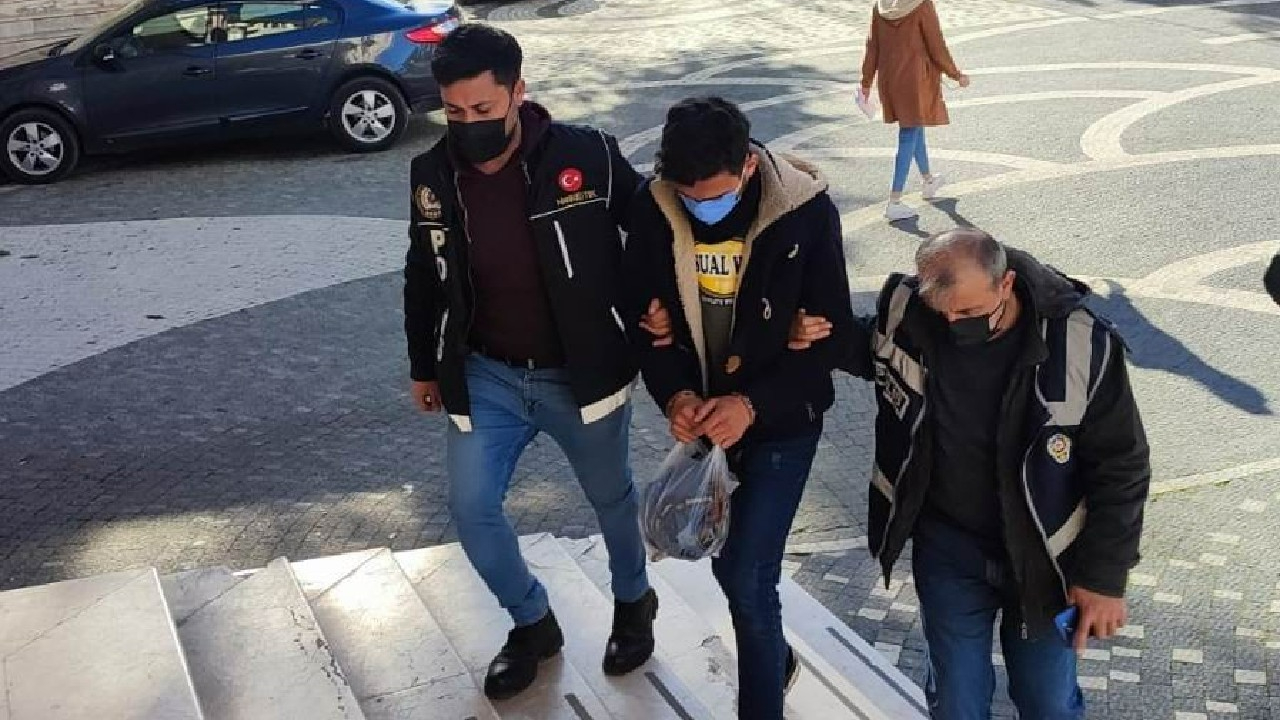 Otobüsteki yolcunun üzerinden 108 adet uyuşturucu hap çıktı