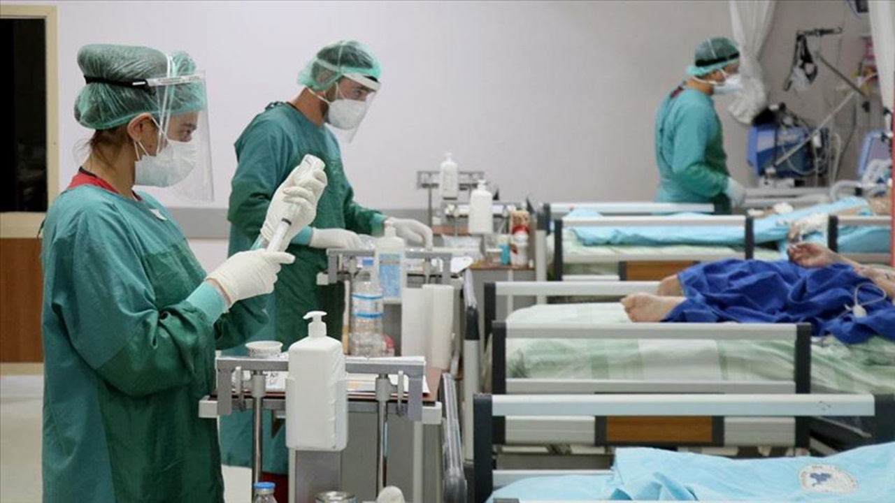 Sağlık çalışanlarının zam teklifi 2022 yılı bütçe görüşmeleri sonrasına ertelendi