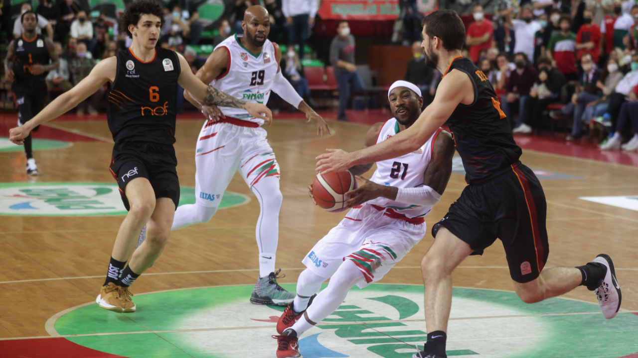 Pınar Karşıyaka - Galatasaray NEF: 73-67... Kaf-Kaf evindeki 6 maçın 5'ini kazandı