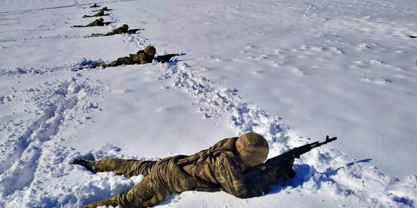 Azerbaycan komandolarının tatbikatı nefes kesti!
