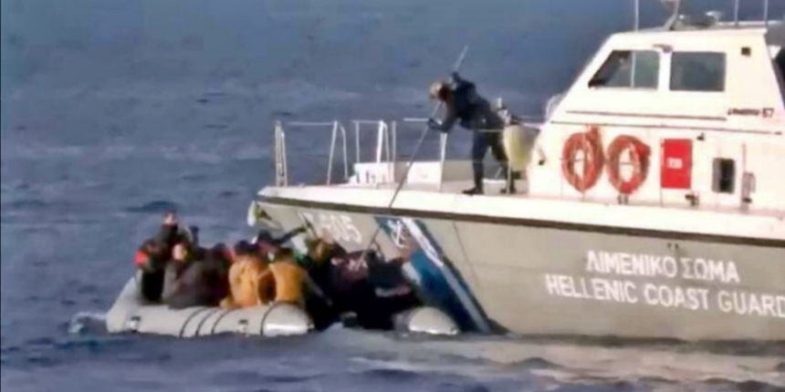 Yunanistan, 13 milletten insanı tek bir botla ölüme itti