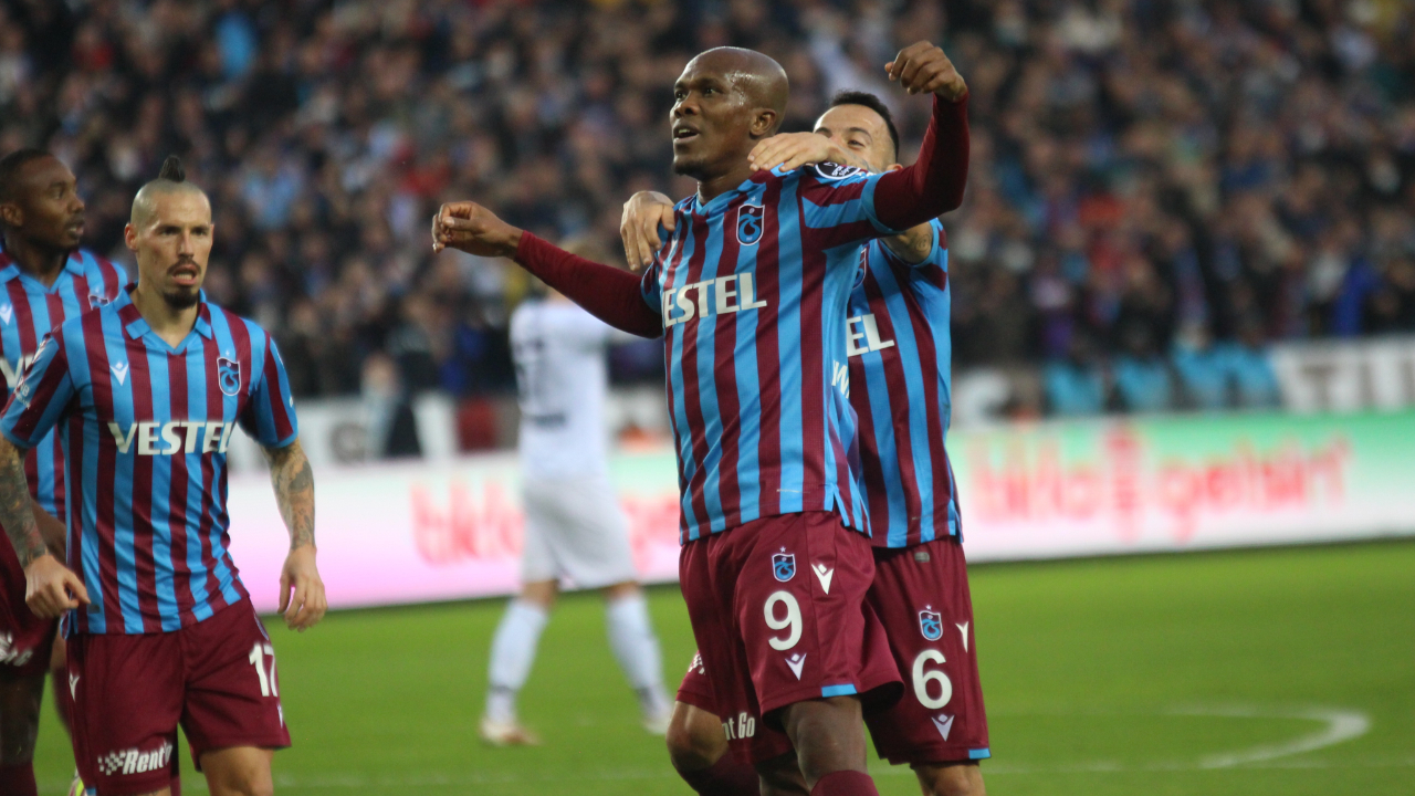 Trabzonspor evinde Adana Demirspor'u 2-0 mağlup ederek galibiyet serisini 8 maça çıkardı