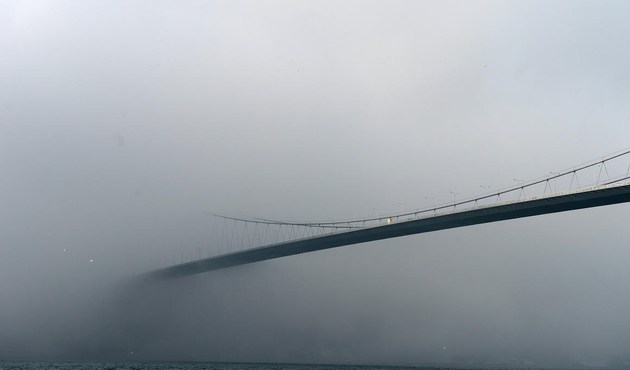 İstanbul'da boğaz trafiğine sis engeli