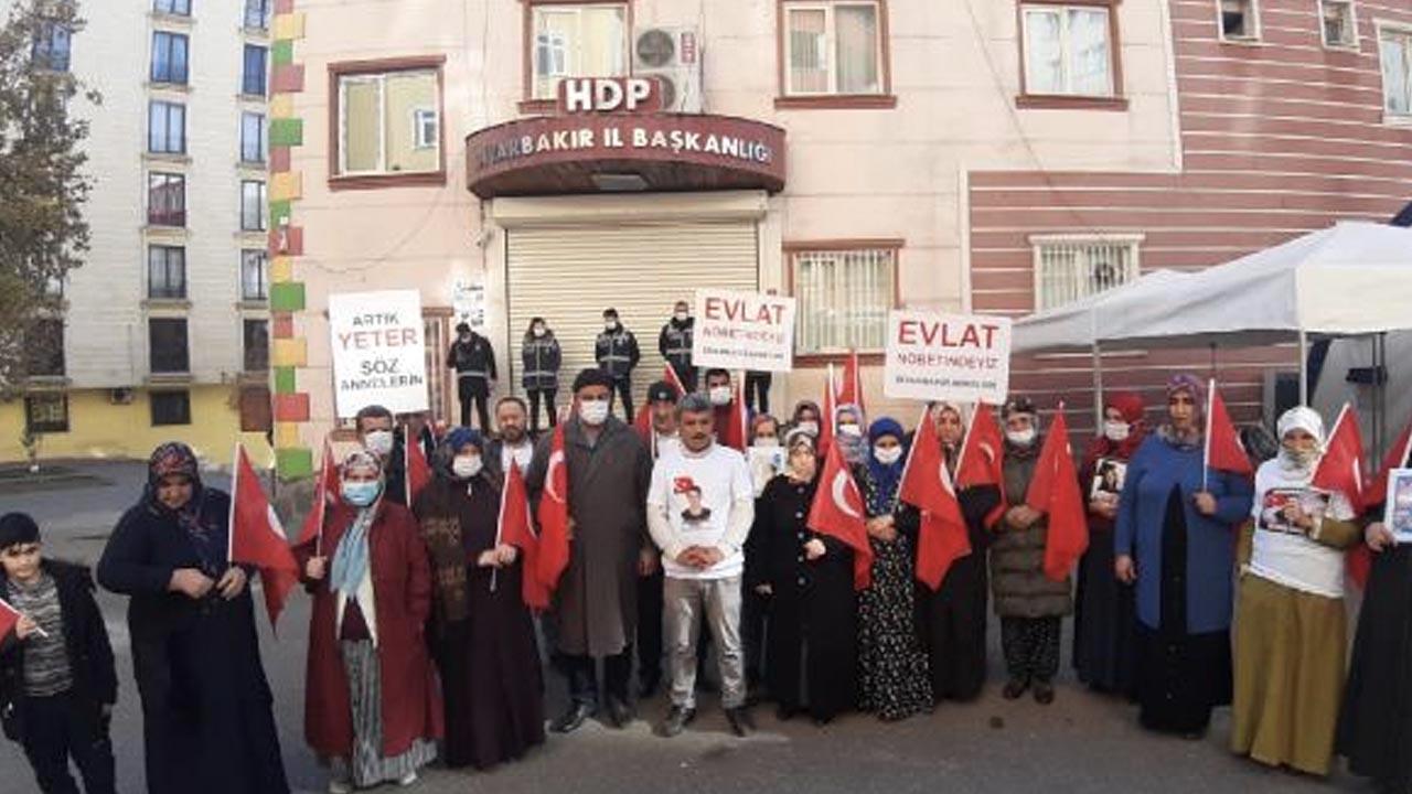 Evlat nöbetindeki baba: Eylemimizden rahatsız olanlar çocuklarımıza işkence yapmaya başlamışlar