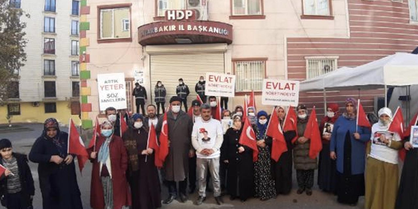 Evlat nöbetindeki baba: Eylemimizden rahatsız olanlar çocuklarımıza işkence yapmaya başlamışlar