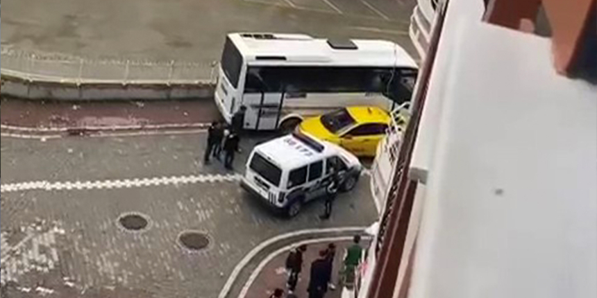 Polisin 'Dur' ihtarına uymayan taksici kaçtı: Çarparak durdurdular