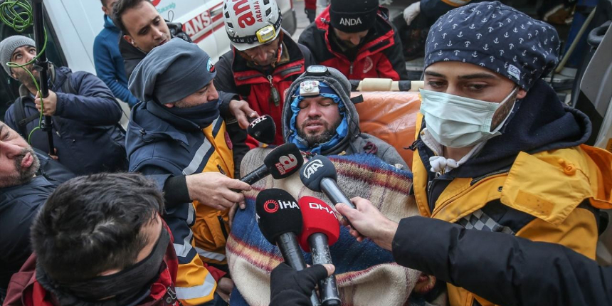 Eksi 10 derecede kardan barınak yapıp kıyafetlerini yakarak ısındılar! Amatör dağcılar bulundu...