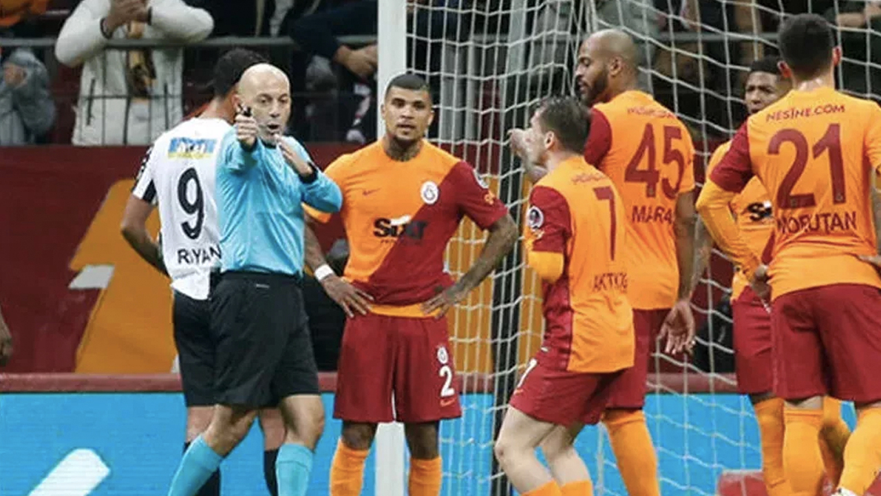 Cüneyt Çakır'ın Altay'a verdiği penaltı sonrası konuşması ortaya çıktı