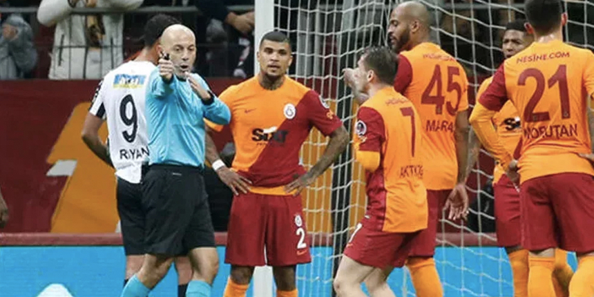 Cüneyt Çakır'ın Altay'a verdiği penaltı sonrası konuşması ortaya çıktı