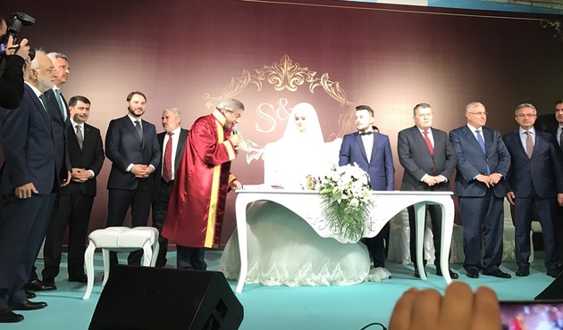 Ünlü reklamcının oğlu dünya evine girdi...
