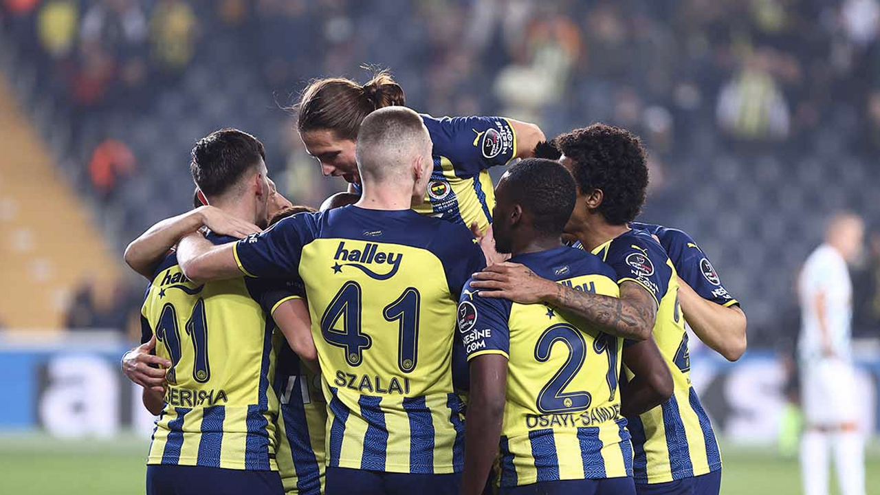 Spor yazarları Fenerbahçe'nin galibiyetini böyle yorumladı: Sezonun en iyi Fenerbahçe'sini izledik