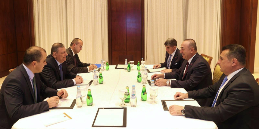 Çavuşoğlu, Katar'da eski Suriye Başbakanı ile buluştu