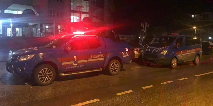 Yunan polis kız arkadaşı ile tatile diye geldi, askeri bölgede yakalandı