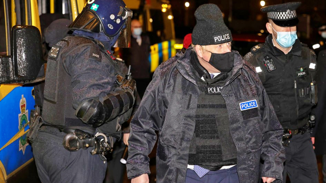 İngiltere Başbakanı, polis kılığında denetime çıktı!