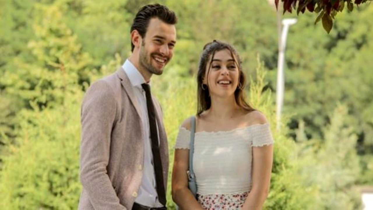 Aytaç Şaşmaz ve Cemre Baysel'den ödül töreninde çok konuşulacak hareket! Aytaç'ın aklı başına geldi