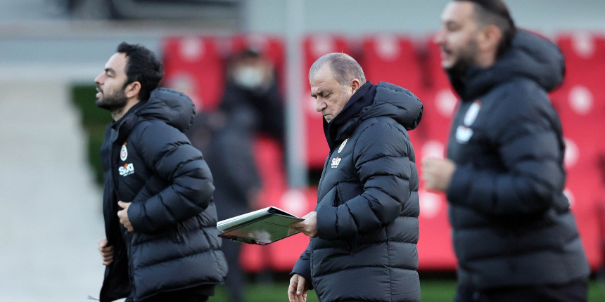 Fatih Terim'den Lazio maçı öncesi kötü haber... Tecrübeli teknik direktör Hastaneye kaldırıldı!