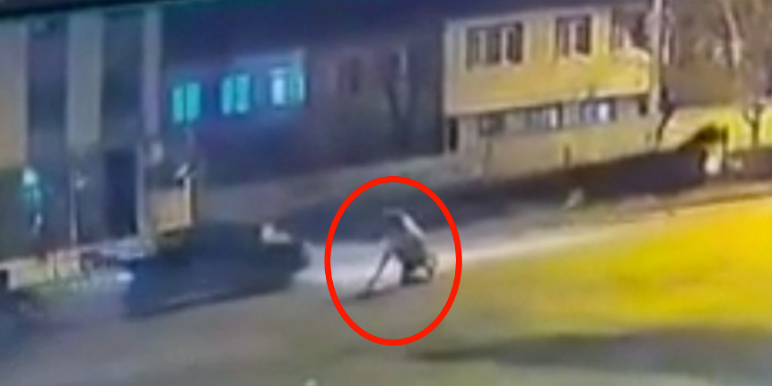 Başıboş atlar yola çıktı! Zincirleme kaza kamerada