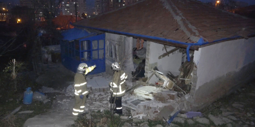 Karantina evindeki tüp bomba gibi patladı: 2 yaralı